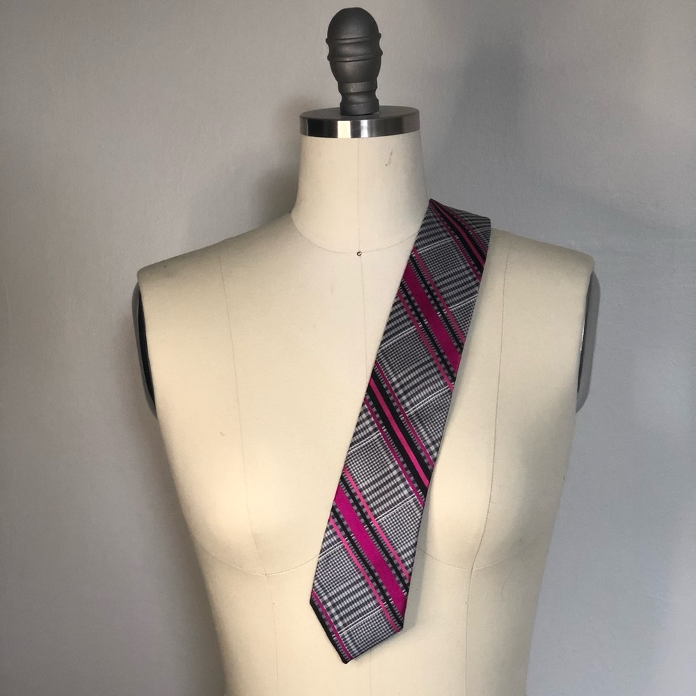 Ben Sherman Silk Necktie – black/white/magenta plaid. Like new!